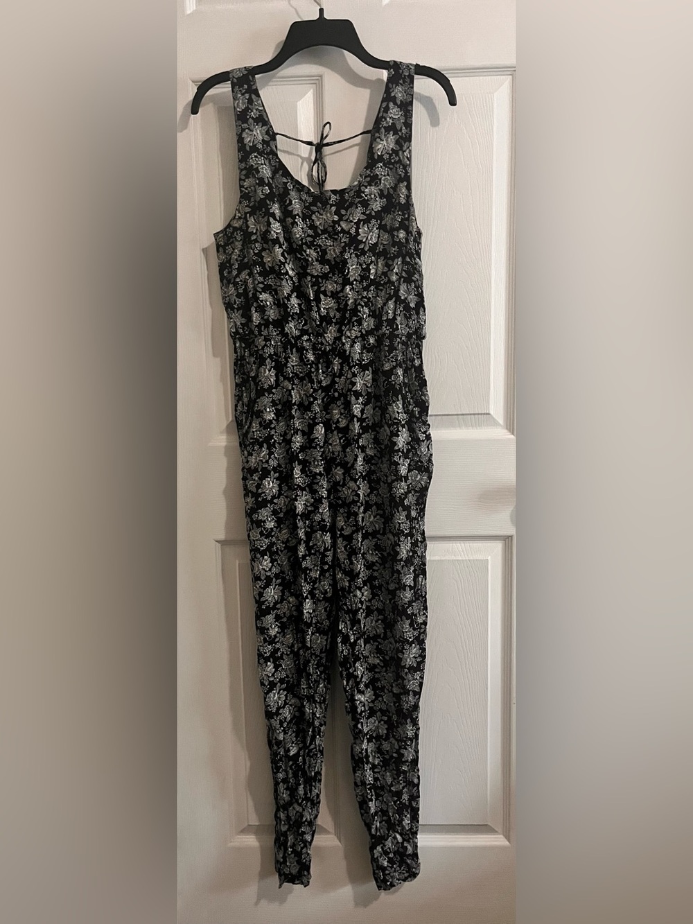 Forever 21 Black Floral Tie-Back Sleeveless Jumpsuit